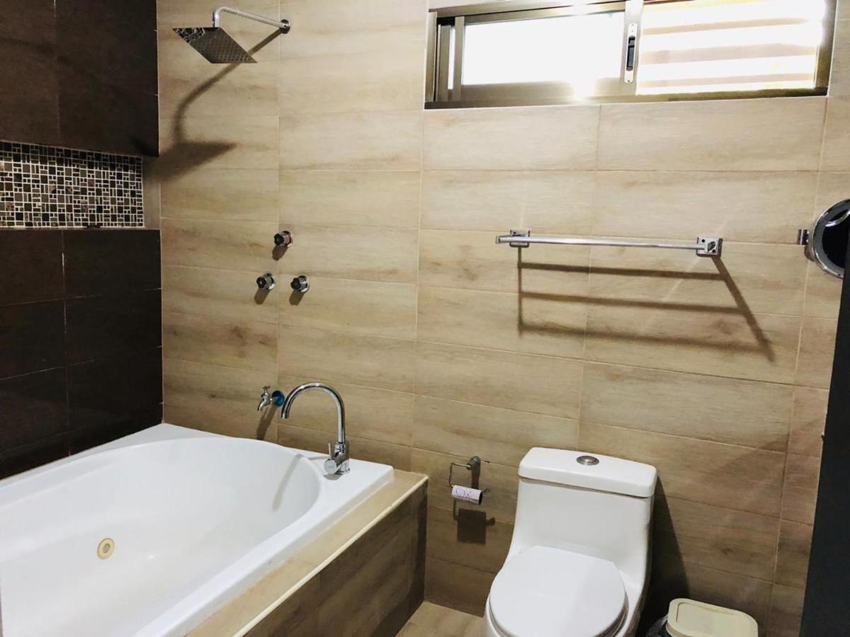 Апартаменты Casa Lili 2: Luxurious/Amplio/Hot Water/Economic/Wifi/Tv Вальядолид Экстерьер фото