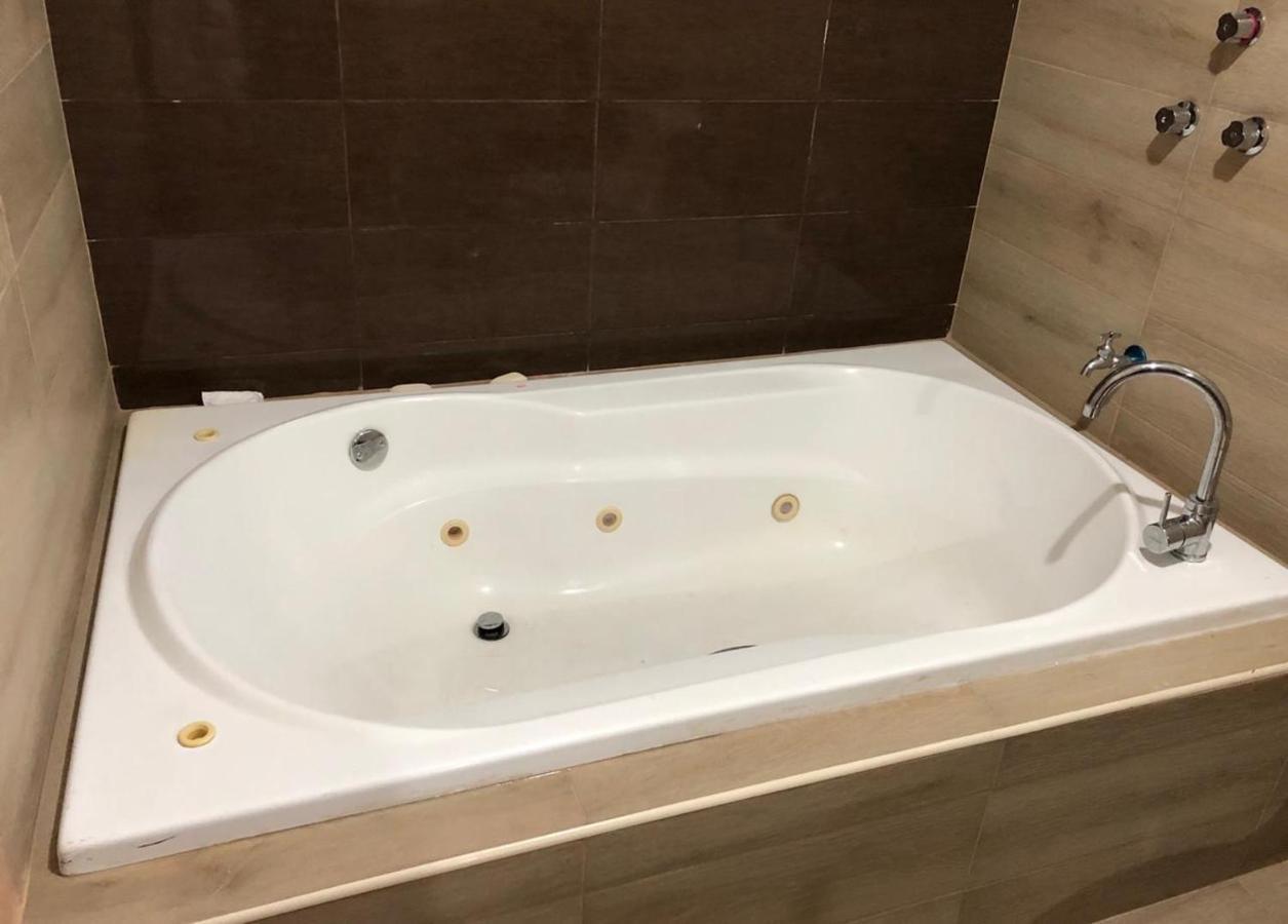 Апартаменты Casa Lili 2: Luxurious/Amplio/Hot Water/Economic/Wifi/Tv Вальядолид Экстерьер фото