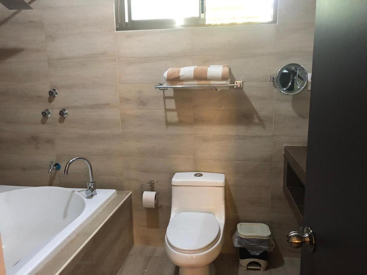 Апартаменты Casa Lili 2: Luxurious/Amplio/Hot Water/Economic/Wifi/Tv Вальядолид Экстерьер фото